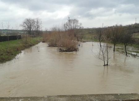 Codul galben de inundaţii, prelungit în Bihor până joi seară